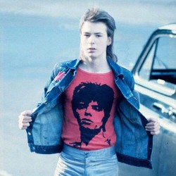 5. Teenage Sid Vicious - Donning his Bowie tshirt at 15!