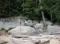 1024-Giant-boulders-below-Cumberland-Falls